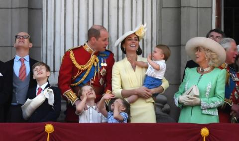 Кралското семейство има свой футболен ултрас - 1