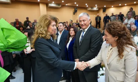За национална програма за младежите се обяви Илияна Йотова