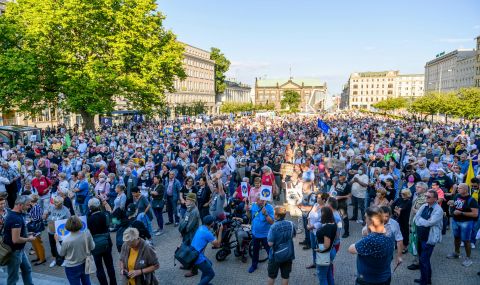 Хиляди на протест в Полша - Август 2021 - 1