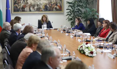 Йотова на среща с отговорните за организацията и честността на вота - 1