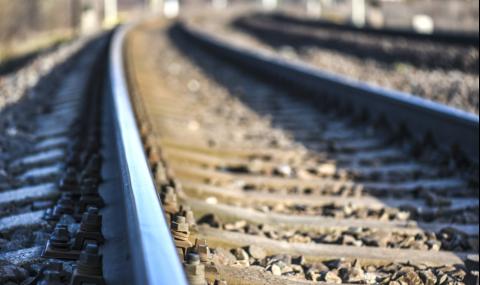 Влак отнесе трима души - 1