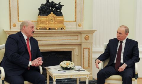 Лукашенко хваща враговете си и в небето - 1