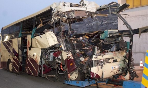 Катастрофа с чешки автобус, 8 загинаха (Обновена) - 1