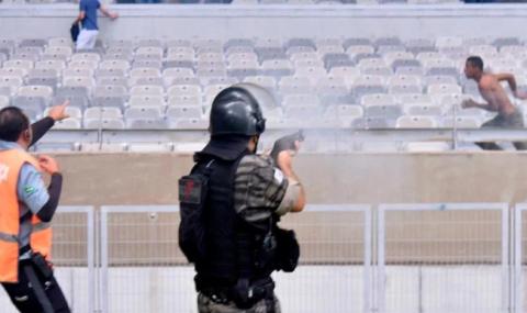 Стрелба, откъртени седалки и бомби на мач в Бразилия ВИДЕО - 1