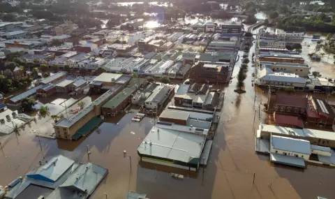 Наводнения в Североизточна Австралия: Повече от 300 души бяха спасени - 1
