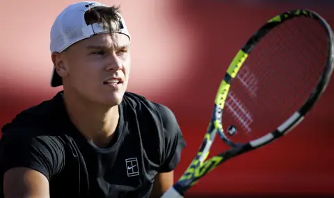 Холгер Руне ще продава счупените си ракети за благотворителност - 1