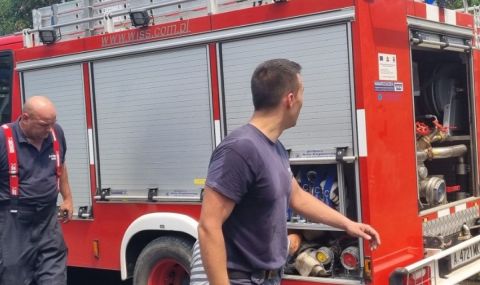 Кола се запали на бензиностанция в Шумен, шофьорът е в тежко състояние - 1
