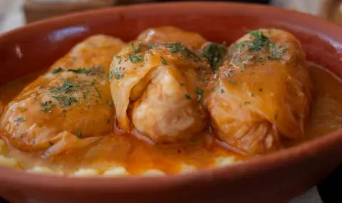 Рецепта на деня: Зелеви листа за сарми на микровълнова фурна - 1