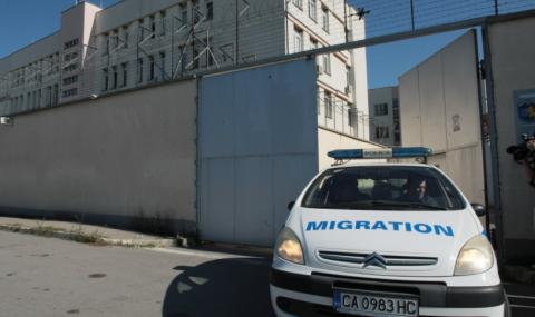 Заловиха 14 нелегални мигранти на АМ "Тракия" - 1