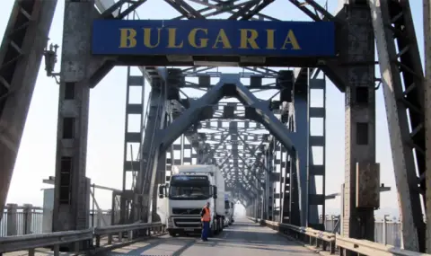 Интензивно движение на товарни автомобили на някои от граничните пунктове с Румъния и Турция  - 1
