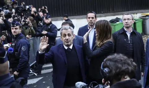 Sarkozy under guard in prison: two police officers to guard former president in adjacent cells  - 1