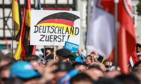 Hackers claim to have stolen 421,000 AfD emails - 1