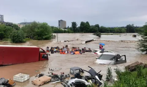 Поне трима загинаха при наводнения в Армения, реки преляха след обилни дъждове ВИДЕО - 1
