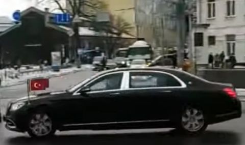 Ердоган пристигна в Украйна с три бронирани Maybach-а (ВИДЕО) - 1