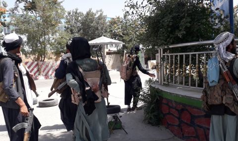 Афганистан е в ръцете на талибаните! Паднаха всички ключови градове, остана само Кабул  - 1