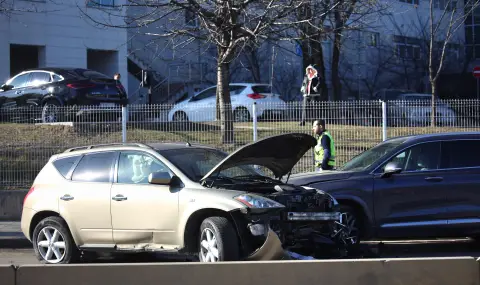 A car crashed into a concrete barrier and swept away two parked cars  - 1