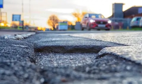 Само на Балканите: път с дупки спаси жена от операция - 1