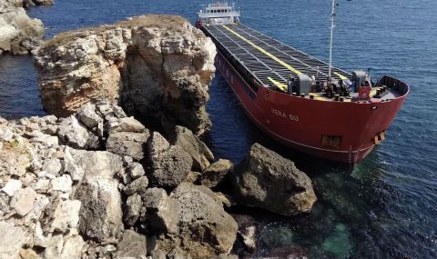 Подготвят се варианти за евакуация на екипажа на кораба край Камен бряг - 1