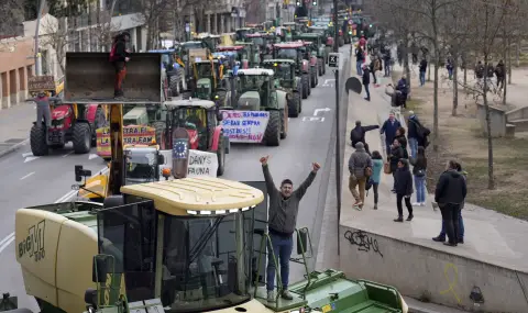 Испански фермери блокираха движението по някои от главните магистрали на страната - 1
