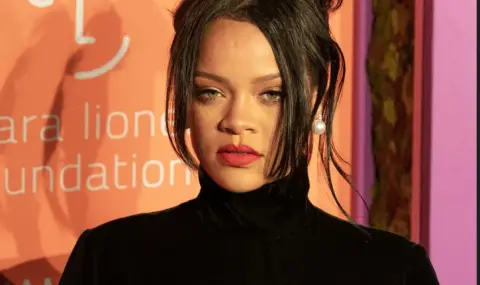 Риана разтърси интернет със СНИМКИ по секси бельо - 1