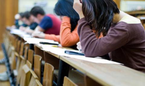 Намалява броят на завършващите 8-и клас - 1