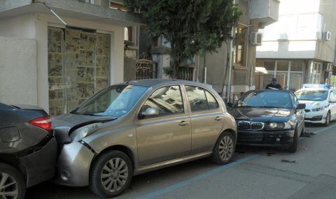 Пиян шофьор без книжка удари шест паркирани коли в София - 1