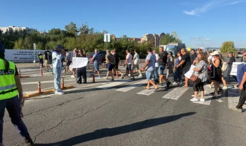 Протест в Свети Влас за нова пречиствателна станция затвори пътя Бургас-Варна - 1