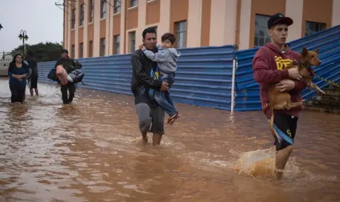 Броят на жертвите на наводненията в Бразилия достигна 56  - 1