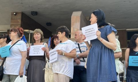 Недоволни служители на НСИ излизат на протест - 1