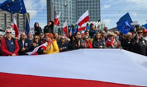 Поляци срещу правителството: ПиС е заплаха за демокрацията - 1