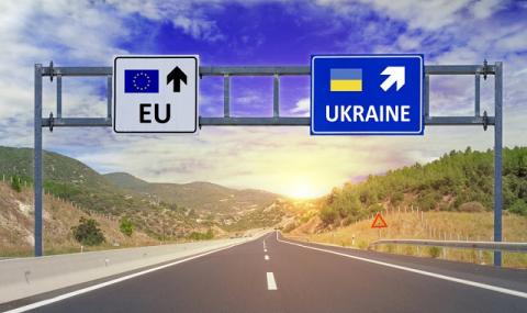 Украинците вече ще пътуват без визи в ЕС - 1