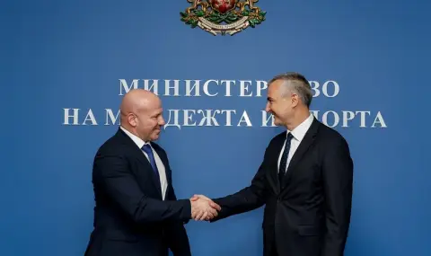 Димитър Илиев официално предаде поста министър на младежта и спорта на своя наследник Енчо Керязов - 1