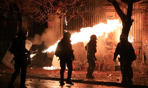 Анархисти предизвикаха хаос в Атина - 1