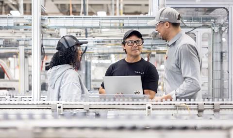 Tesla съди двама служители за огромно изтичане на лични данни - 1