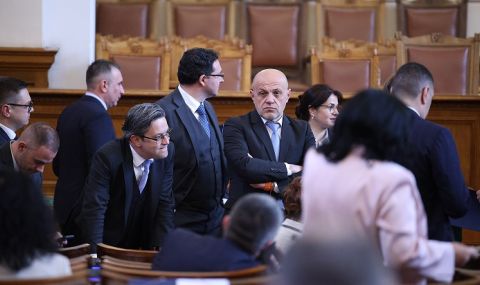 ГЕРБ-СДС и ПП-ДБ на втори председателски съвет обсъждат избора на шеф на НС   - 1