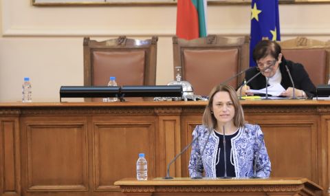 Ива Митева свиква извънредно заседание на парламента - 1