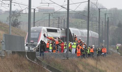 Тежък влаков инцидент във Франция, 21 души са ранени - 1