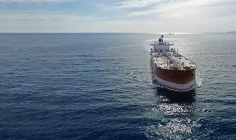 Товарен кораб е потънал край остров Лесбос, 12 души са в неизвестност - 1