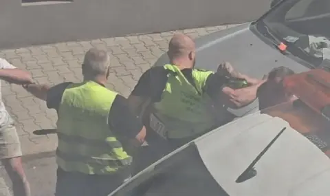 Заради скоба: Шофьори и служители на ЦГМ се сбиха в центъра на София ВИДЕО - 1