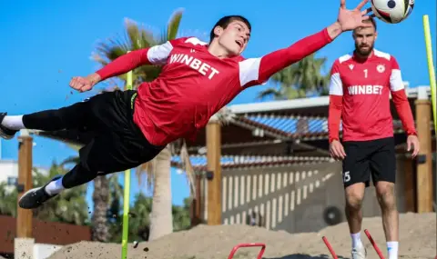 Вратарят на ЦСКА се сгоди в Париж - 1