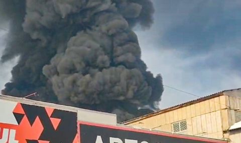 Голям пожар в склад за хладилници в Красноярк - 1