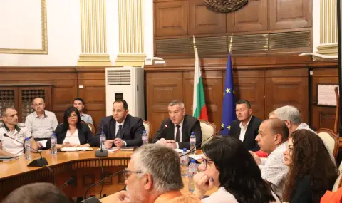 Тахов обеща бързо авансово обезщетение от 200 лв. на животно при огнище на шарка - 1