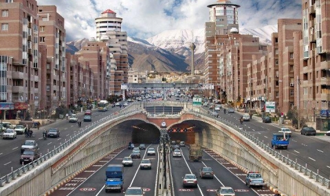 Трима загинаха при срутване на метро тунел в Иран - 1