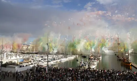 Oлимпийският огън бе посрещнат в Марсилия от 150 000 души (СНИМКИ)