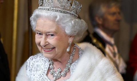 Елизабет Втора сподели колко тежка е кралската корона (СНИМКИ) - 1