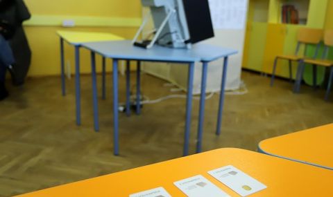 В София: Жена изяде разписката от машината, след като гласува - 1