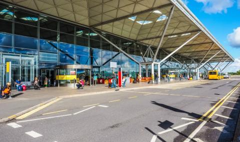 Арестуваха предполагаем терорист на летище в Лондон - 1