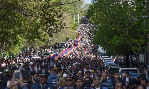 Армения се насочва към избори след бурята - 1