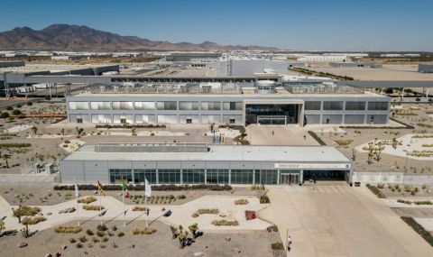 BMW инвестира 800 милиона евро в завода си в Мексико - 1