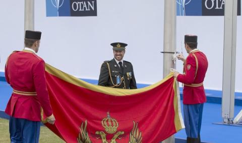 Флагът на Черна гора се развя пред централата на НАТО (СНИМКИ) - 1